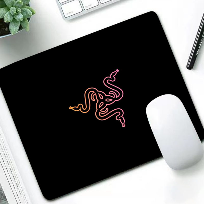 Gaming Accessories For Pc - Razer Luxury Mouse Pad Anime Gamer